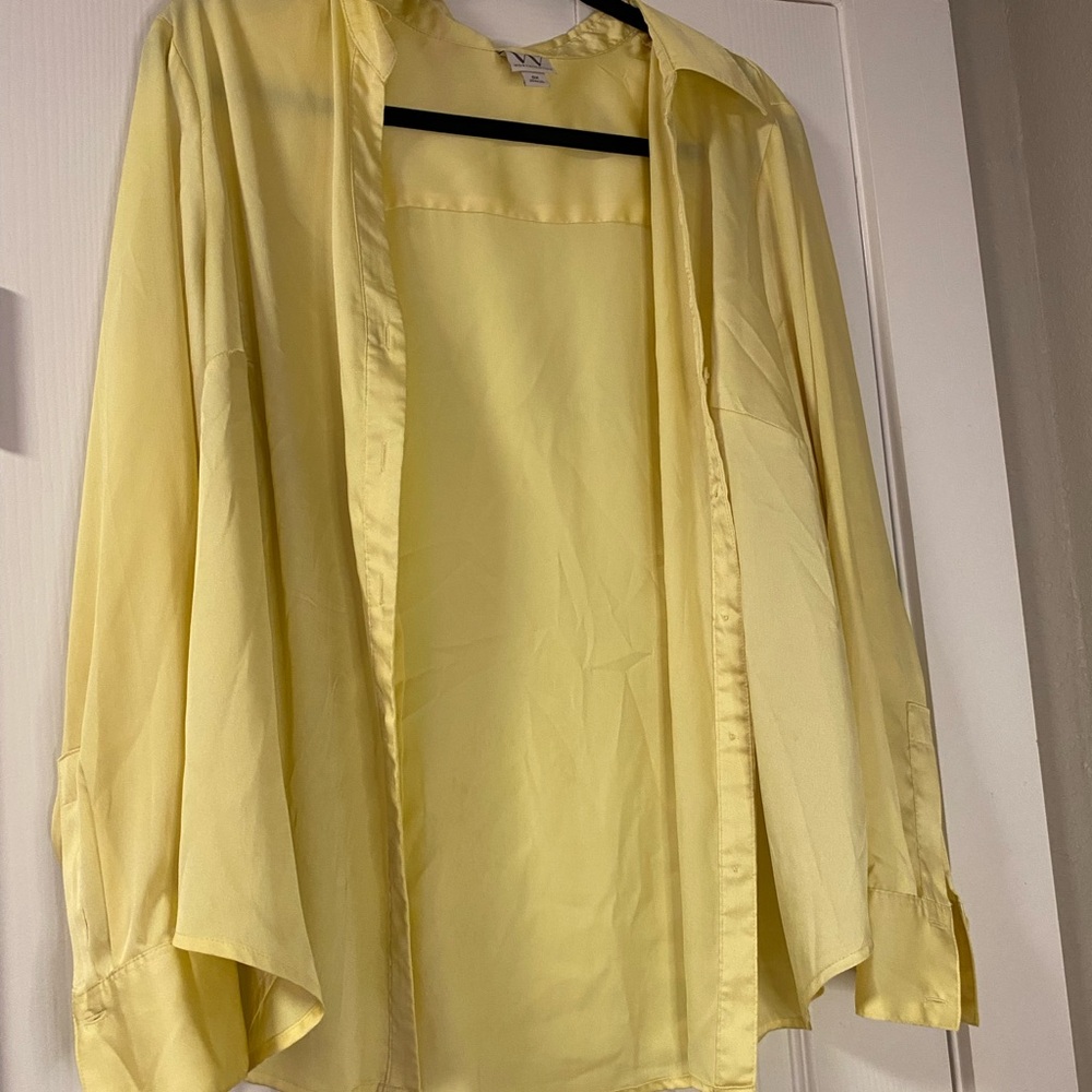 Worthington Soft Yellow Satin Top